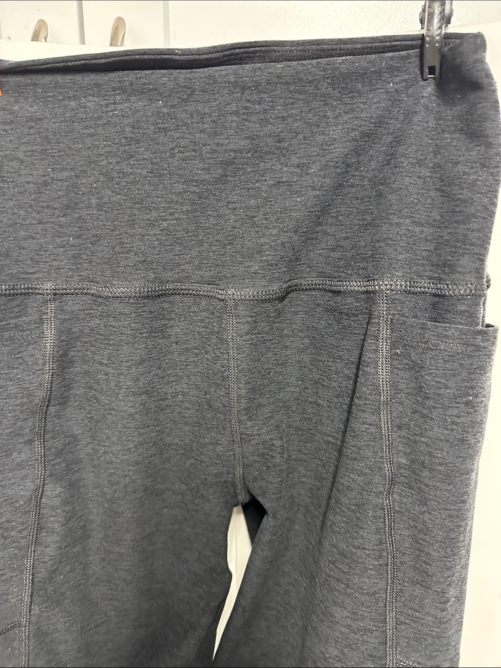 Beyond Yoga Black High-Waist Leggings with Side Pockets - Picture 5 of 6